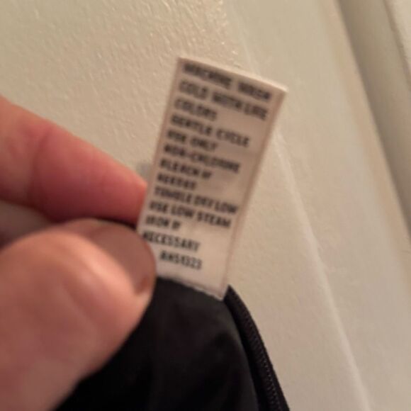 Chaus‎ Black skirt size 16. Back slits. Zipper and hook and eye on the side. - Picture 3 of 8